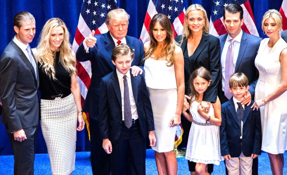 Donald Trump hạnh phúc bên các con trong các buổi họp gia đình