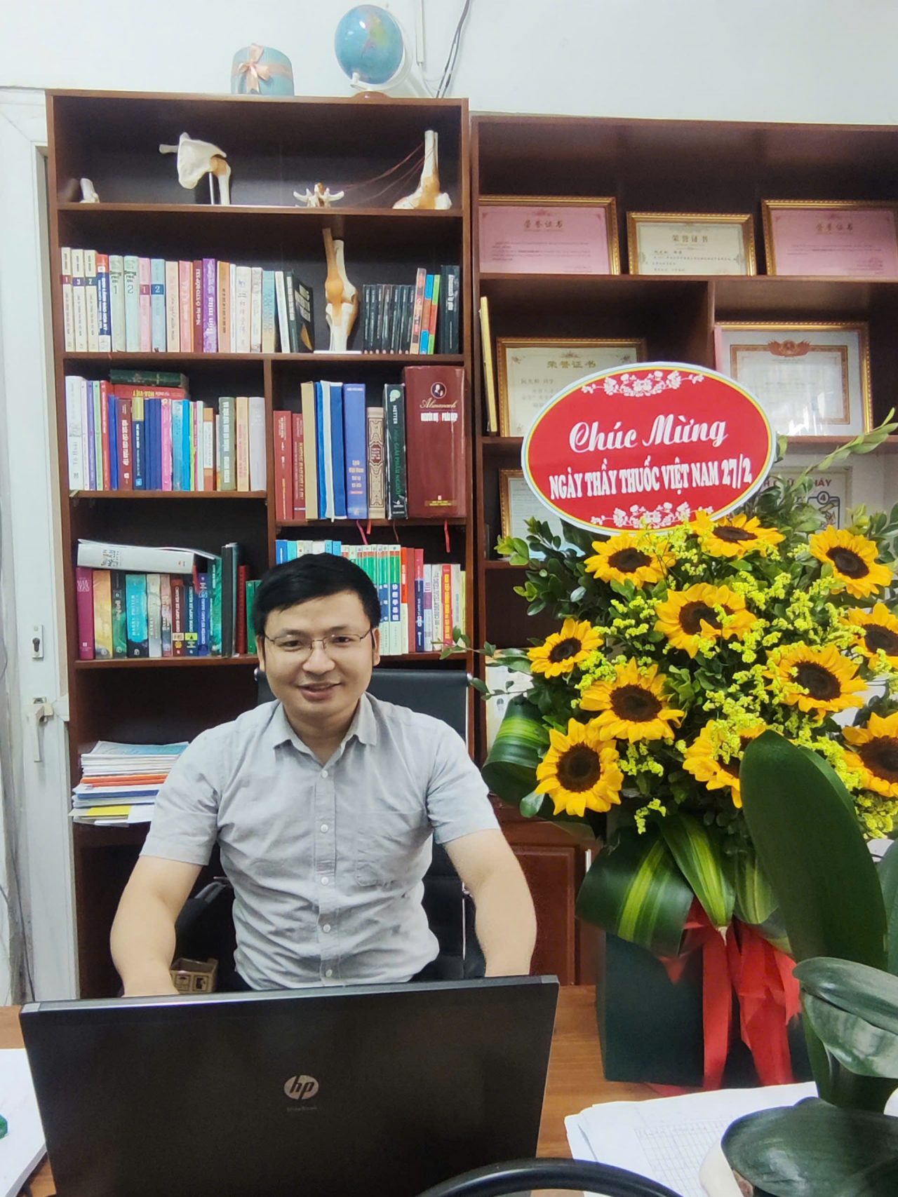 Bác sĩ Nguyễn Quang Hòa và bài học “hồi sinh” giúp cha mẹ nuôi dạy con trong hạnh phúc