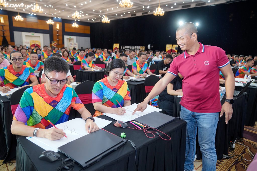Phạm Thành Long: Dạy con không ngừng học tập để trở thành phiên bản tốt nhất của chính mình