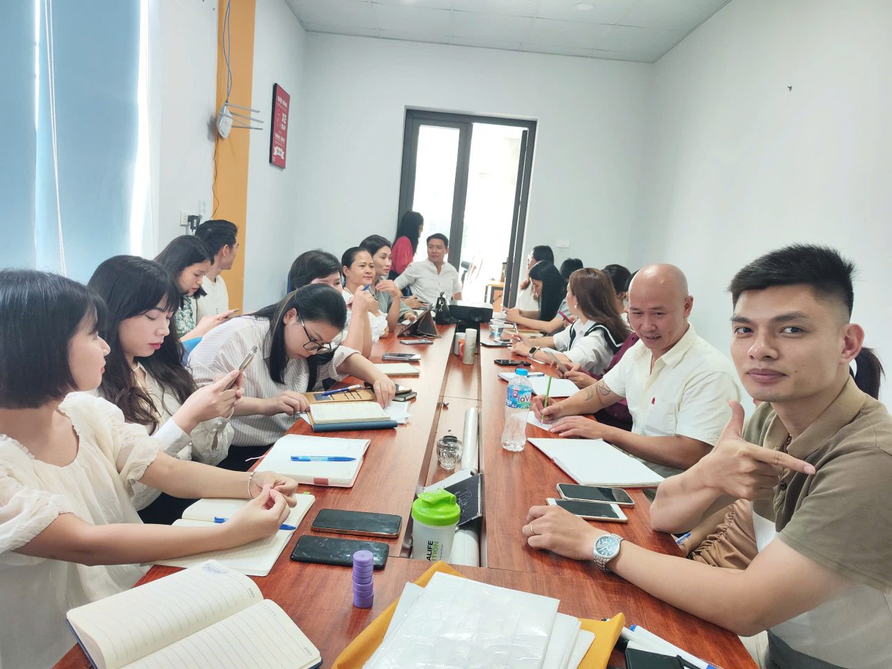 Nguyễn Thị Huế là ai? Tư duy lãnh đạo bản thân để phát triển sự nghiệp bền vững