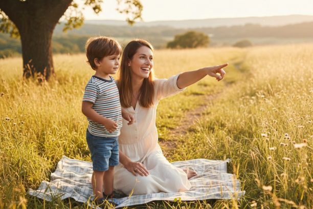 Vì Sao Trẻ chậm nói Cần Được Chỉ Tay Trước Khi Nói